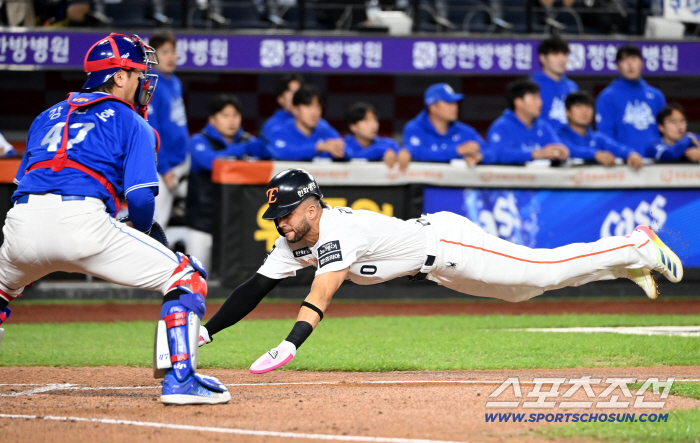  Liberato scores on Chae Eun-sung's sacrifice fly!