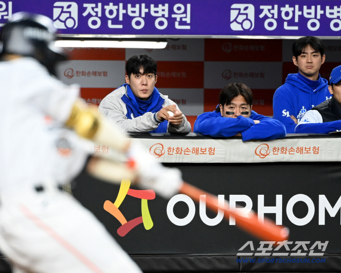  Won Taein, Kang Minho, Koo Ja-wook, watching the game