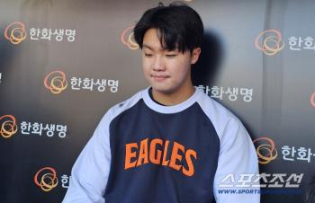 Tearful by the orange waves...KS, I really want to go there Is there only Moon Dong-ju in Hanwha? There's a 158km rookie Jung Woo-joo 