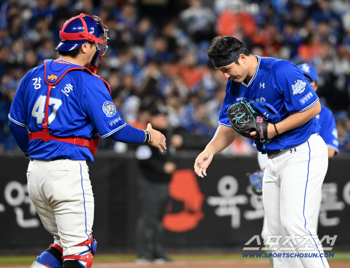 Three times was too much...Today, it's Choi Won-tae, not Pon-tae, and there's a hole in the mesh infield.