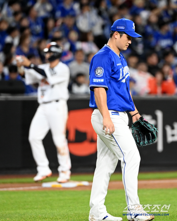 Three times was too much...Today, it's Choi Won-tae, not Pon-tae, and there's a hole in the mesh infield.
