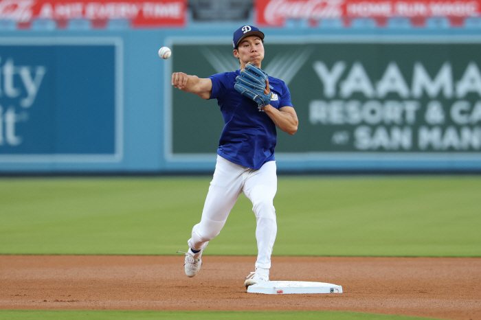 What's wrong with playing in one game? Like Kim Hye-sung, LAD Kim Hye-sung eventually enters Toronto, and is likely to participate in the 5th WS of the Korean Major Leaguer history