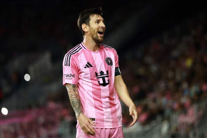 Crazy. MLS Inter Miami officially announces contract extension with soccer emperor Messi until 2028