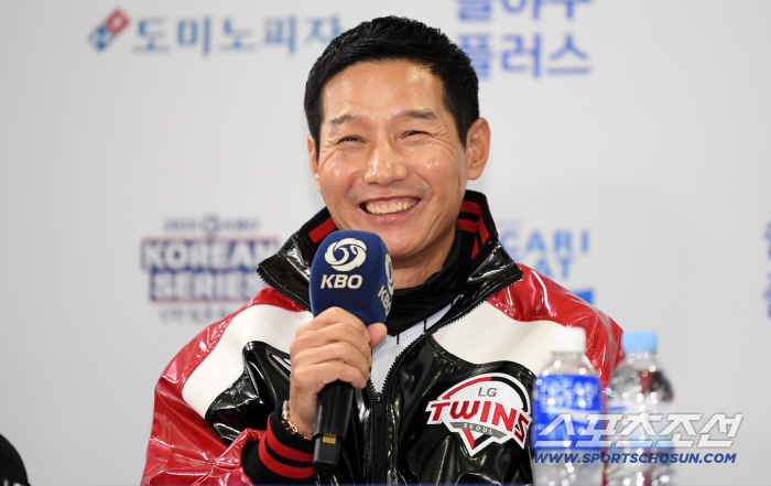 The first incident in 20 years. Three rookies will join the Korean Series this year, including setup man, substitute agent, and next year's promising players. Hanwha also includes second-ranked Jung Woo-joo