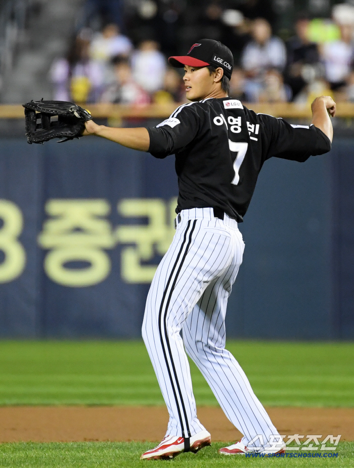 The first incident in 20 years. Three rookies will join the Korean Series this year, including setup man, substitute agent, and next year's promising players. Hanwha also includes second-ranked Jung Woo-joo