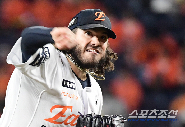 The four gold medals, who regained their 9K self-esteem in five innings, did not win against LG. I'm throwing it for the team's victory, not my victory