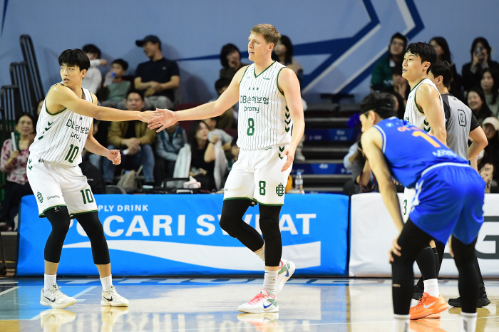  DB Defeats Samsung 9480 and escapes back-to-back losses...Samsung has lost three consecutive games  eight consecutive home DB games