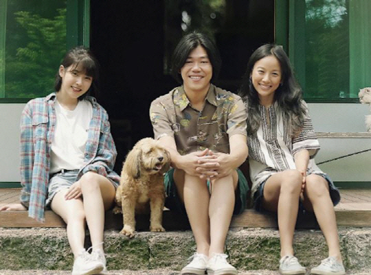 Lee Hyo-ri and IU's feud is over...'Take care of me. Thank you' the end of a two-year controversy