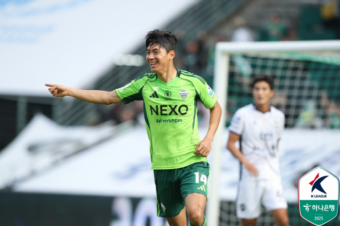 Perfect discharge present! Gimcheon, Jeon Jin-woo's 15th goal, Jeonbuk with two goals and one-man show led by Lee Dong-kyung, 32 come-from-behind wins