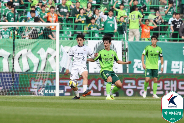 Perfect discharge present! Gimcheon, Jeon Jin-woo's 15th goal, Jeonbuk with two goals and one-man show led by Lee Dong-kyung, 32 come-from-behind wins