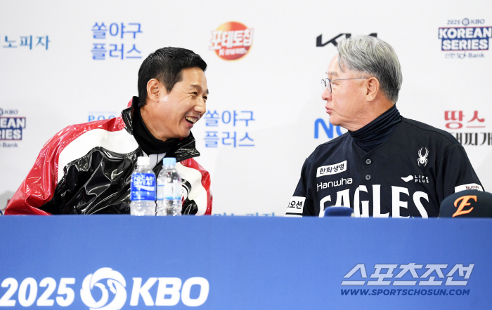  Coach Yeom Kyung-yeop Kim Kyung-moon will face off for the Korean Series trophy