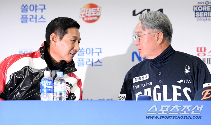  Coach Yeom Kyung-yeop Kim Kyung-moon will face off for the Korean Series trophy