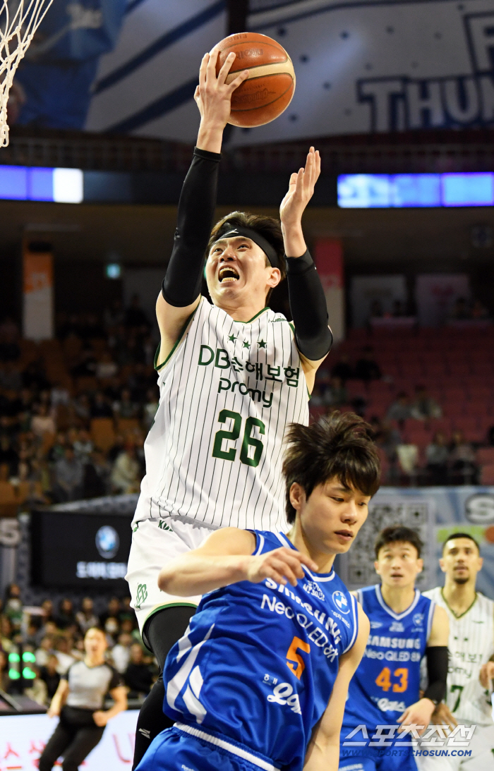  Kang Sangjae, fly up