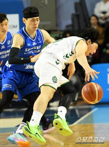  Lee Jung-hyun struggles with Lee Kwan-hee's tough defense