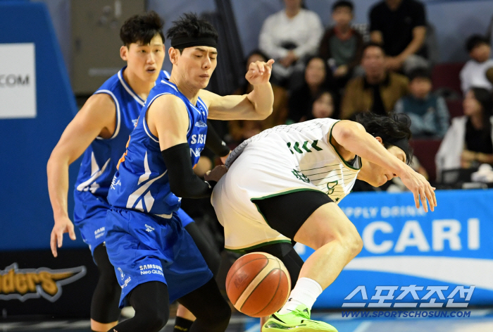  Lee Kwanhee, Lee Junghyun, tough physical fight