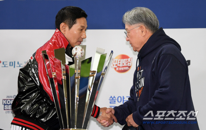  LG manager Yeom Kyung-yeop and Hanwha manager Kim Kyung-moon predicted a great match for the Korean Series