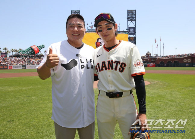 Please take a precious opportunity. Hanwha's permanent absentee legend Kim Tae-kyun and Moon Hyun-bin and Roh Si-hwan, who came to mind for the Korean Series 19 years ago, hope they continue to overcome the pressure well