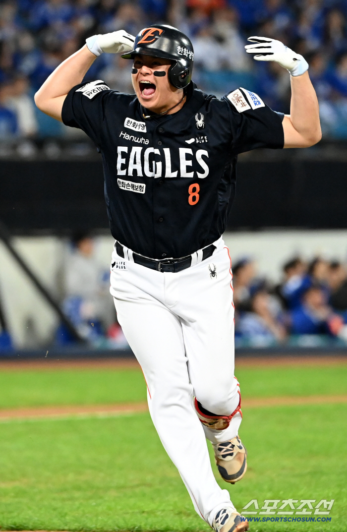 Roh Si-hwan vs. Moonbogyeong. The 25-year-old young third baseman's fourth hitter was caught in the Korean Series. Who will be the 4th hitter to win?