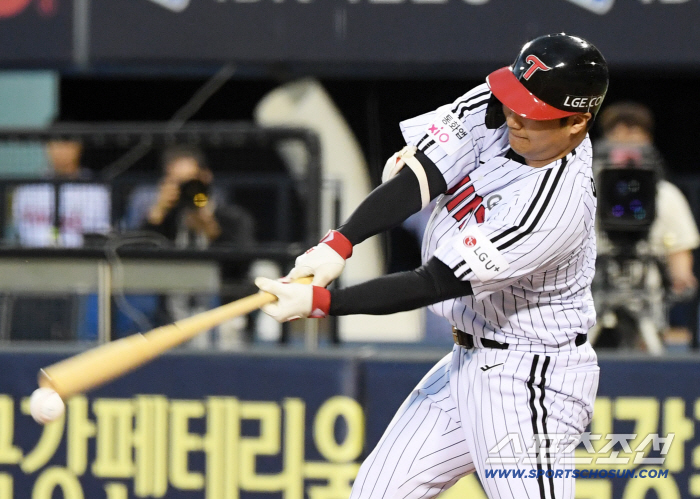 Roh Si-hwan vs. Moonbogyeong. The 25-year-old young third baseman's fourth hitter was caught in the Korean Series. Who will be the 4th hitter to win?