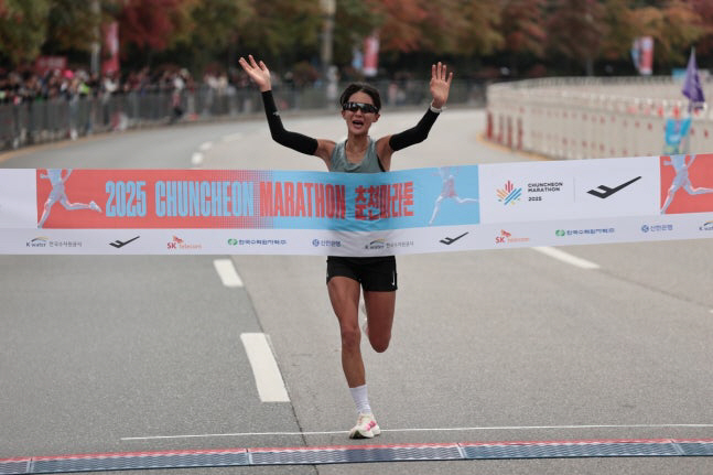 2 hours, 36 minutes and 46 seconds Jung Dae-eun and Chuncheon Marathon's second consecutive women's team win Jeon Soo-hwan