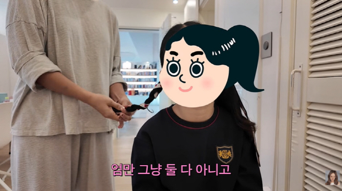 Baek Ji-young's 9-year-old daughter looks prettier before plastic surgery. (Baek Ji-young)