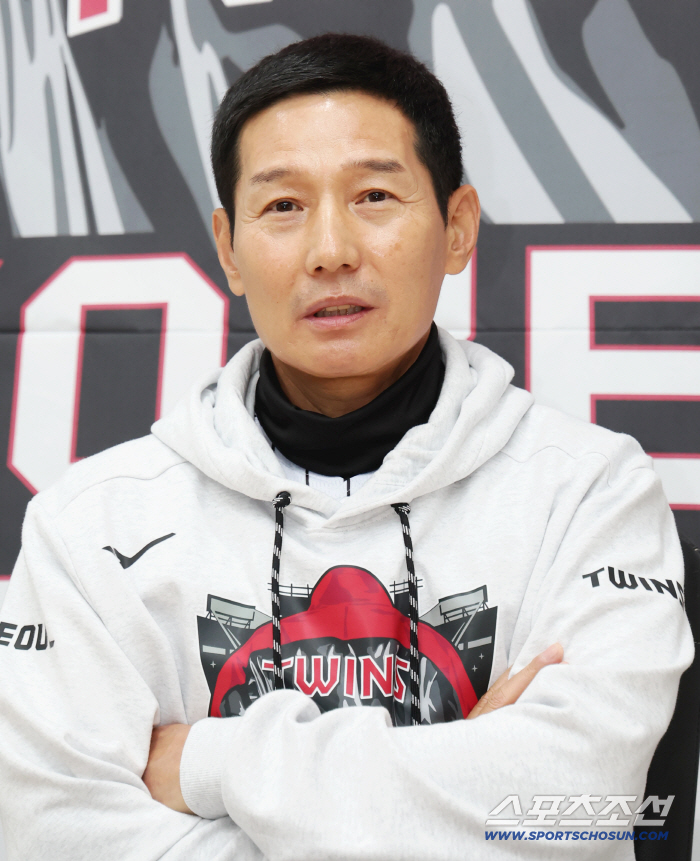 Even if you lose 10 points, don't give up and let's do it until the end. LG's desperation as Yum Liang said. the front office, the team and the coaching staff are all in common