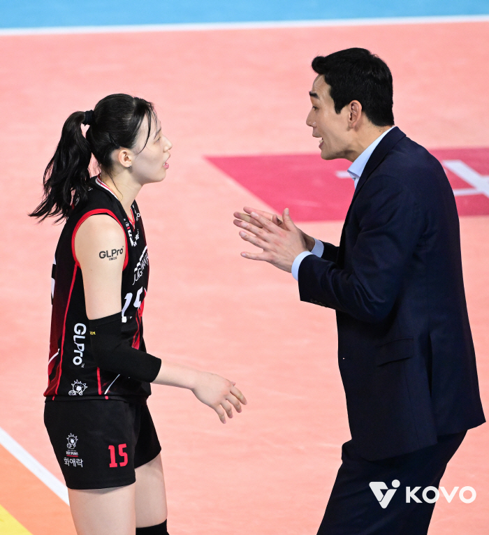Feeling anxious? We took a different path. Go Hee-jin's bold choice, bet the fate of the team on 23-year-old Lee Sun-woo.