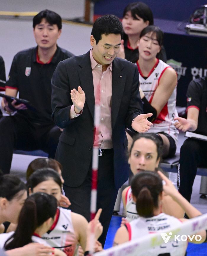 Feeling anxious? We took a different path. Go Hee-jin's bold choice, bet the fate of the team on 23-year-old Lee Sun-woo.