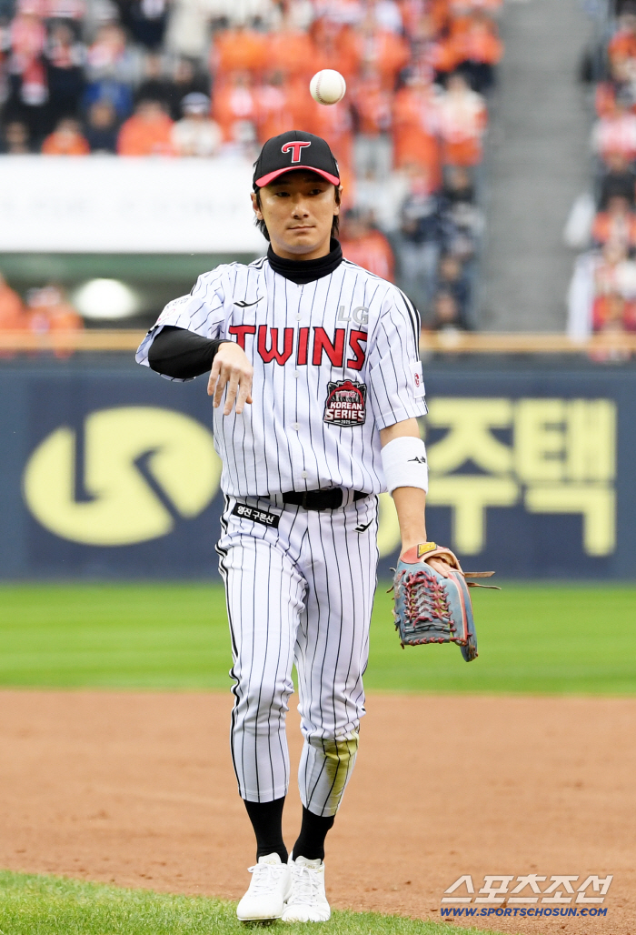 Hanwha, with the same one out and third base, froze, and LG jumped → Roh Si-hwan's bad pitch