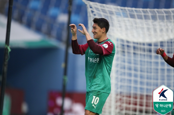 I can see ACLE! Lee Myung-jae scored back-to-back goals against Daejeon, Pohang won three games in a row  won at home against Pohang for the first time in 18 years (on-site review)