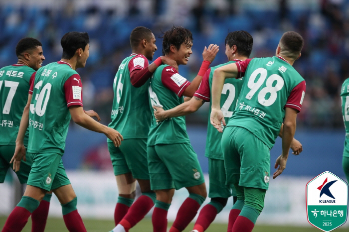 I can see ACLE! Lee Myung-jae scored back-to-back goals against Daejeon, Pohang won three games in a row  won at home against Pohang for the first time in 18 years (on-site review)