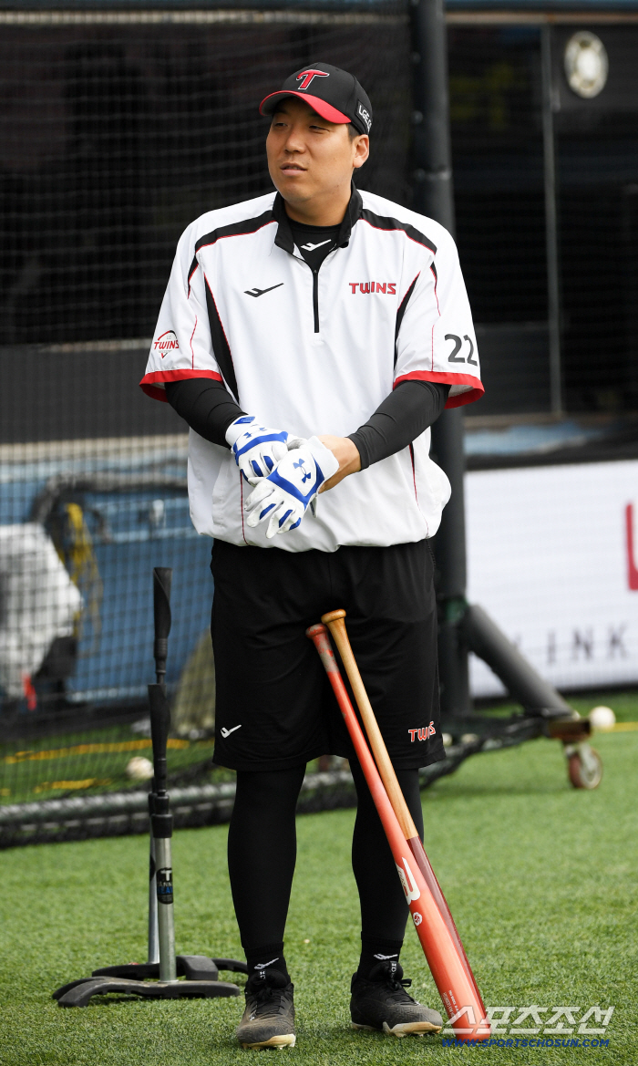 I'm even thinking about Game 7. Game 5 of PO but still scary Hanwha mound. an unguarded rant