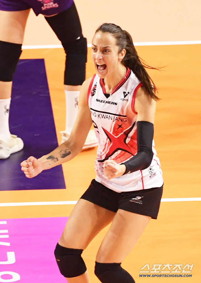 In Korea, I can't... The birth of a lucky guy again? All you have to do is play well with foreigners' performance and big smile