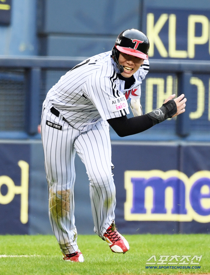 It looked like 100m for 10m for the twisted Changgi LG → Noh Si-hwan, who gave up the throw, and Hong Chang-ki, who woke up like an otuk.