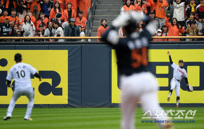 It's you again? Hanwha fan PTSD is coming LG Park Hae-min, good defense for wall climbing from the first inning of Game 1