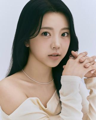 Kang Da-min, a Queens Eye native, signed an exclusive contract with Davuienm