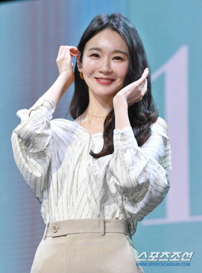 Kang Min-kyung, you were a high school graduate I got fired from Kyung Hee University. I worked hard