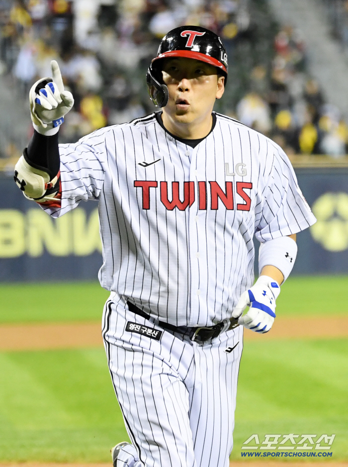 Kim Hyun-soo is the fourth hitter in the first round. a .300 hitter is on standby for a substitute