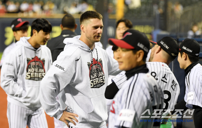 Kim Hyun-soo is the fourth hitter in the first round. a .300 hitter is on standby for a substitute