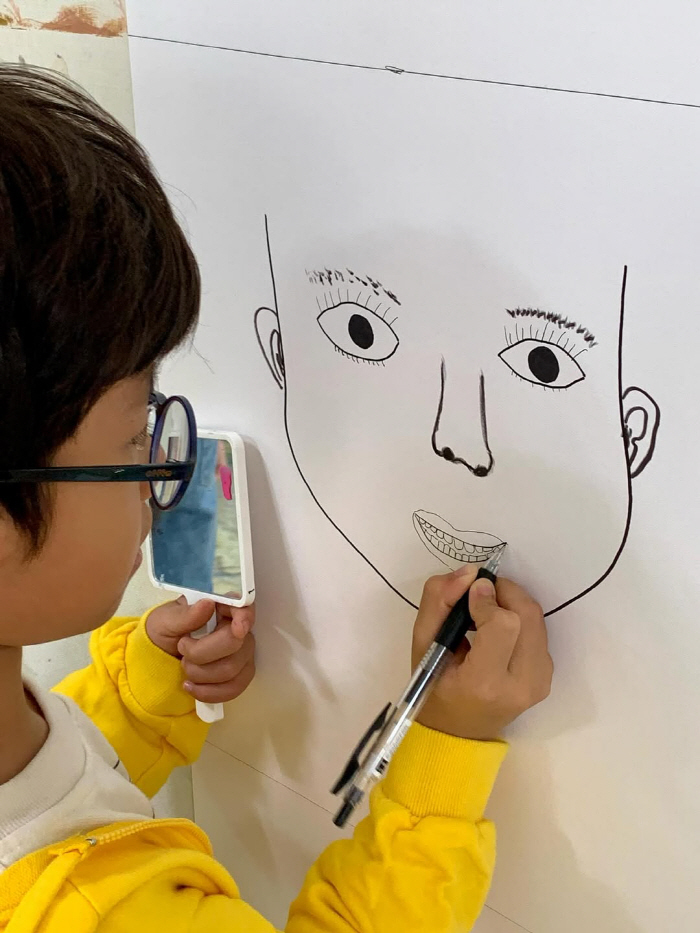 Lee Si-young, the second pregnant woman, did a great job of farming her children. 8-year-old, high-quality drawing artist DNA