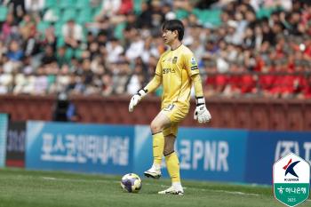 Kang Hyun-moo, Seoul GK, returned to the starting lineup in 71 days...Gangwon's best team