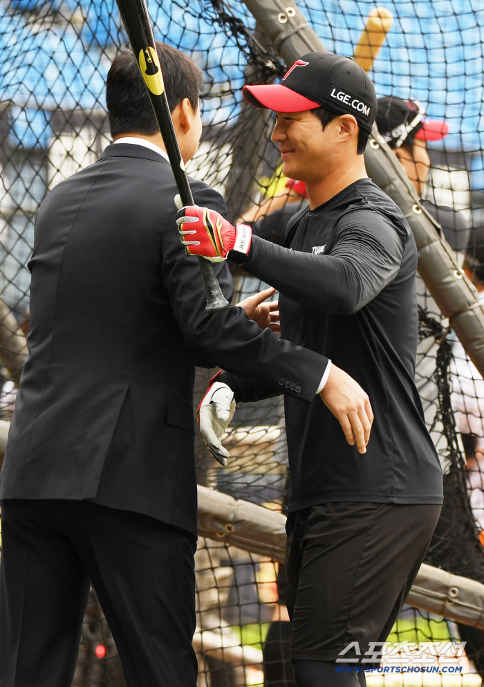  Cha Woo Chan and Oh Ji Hwan, a hot hug