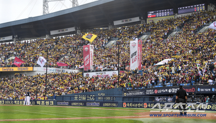  The enthusiasm of LG fans filled Jamsil Stadium