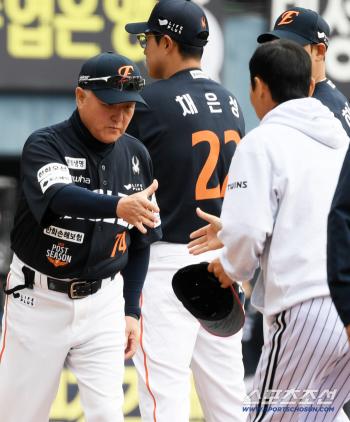 Hanwha manager Kim Kyung-moon LG manager Yeom Kyung-yeop will face off