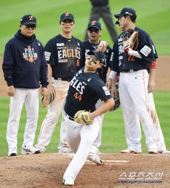 Kim Seo-hyun's first appearance in the Korean Series, strong pitching
