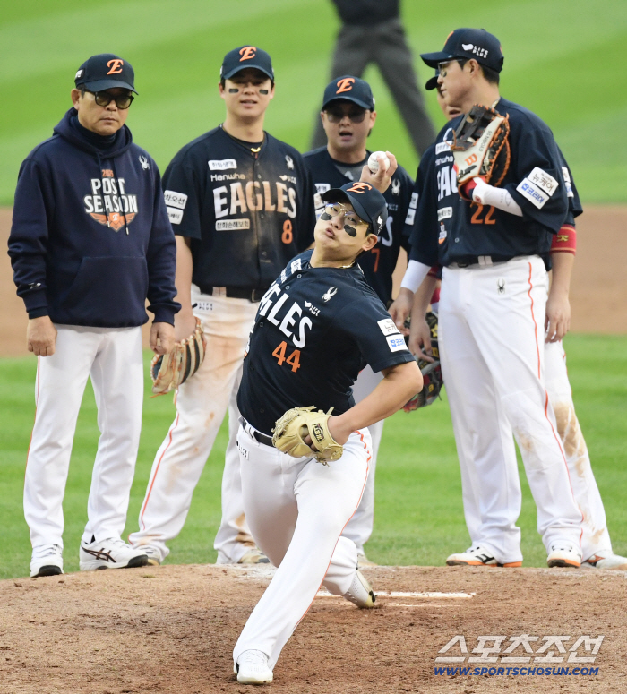  Kim Seo-hyun's first appearance in the Korean Series, strong pitching