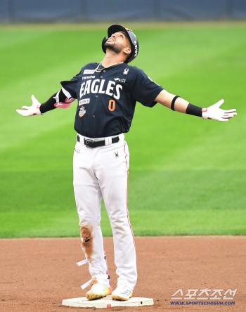  Liberato's leadoff batter double to fight back