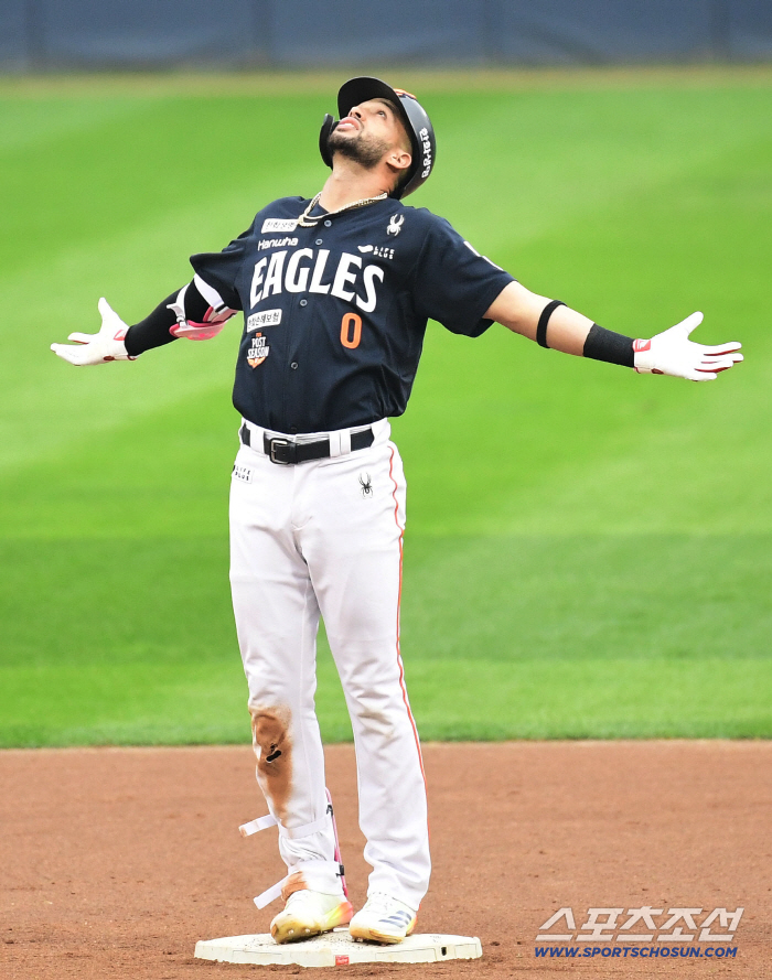  Liberato's leadoff batter double to fight back