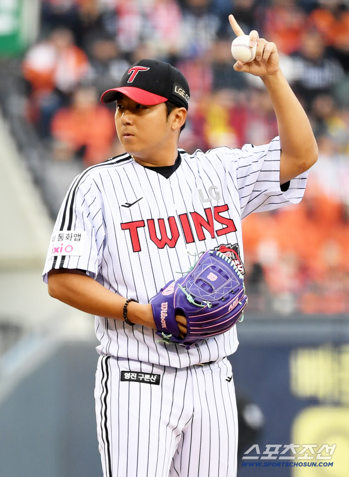  Song Seung-ki converts the Korean Series bullpen