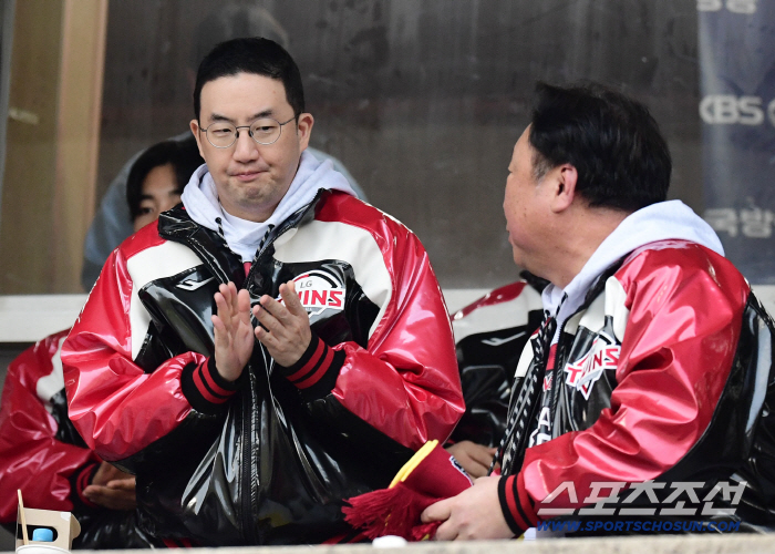  Team owner Koo Kwang-mo won the first round of the Korean Series
